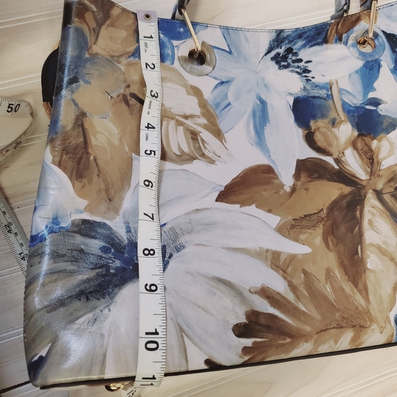 Silver Rose Large Floral Watercolor Hangbag Purse Pockets Compartments EUC - Picture 4 of 7